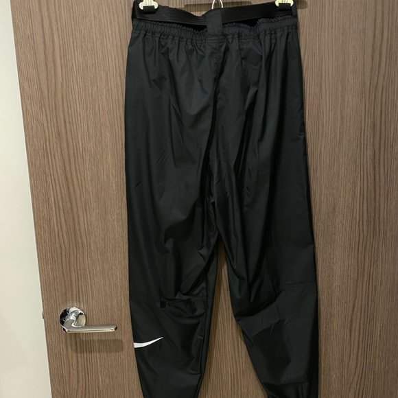 Nike Belted Swoosh Cargo Pants - Picture 8 of 8